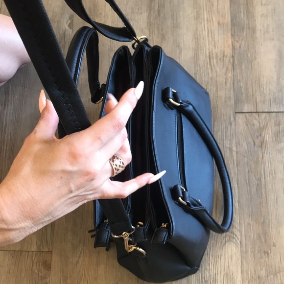 Black Faux purse With gold zipper - Picture 7 of 7